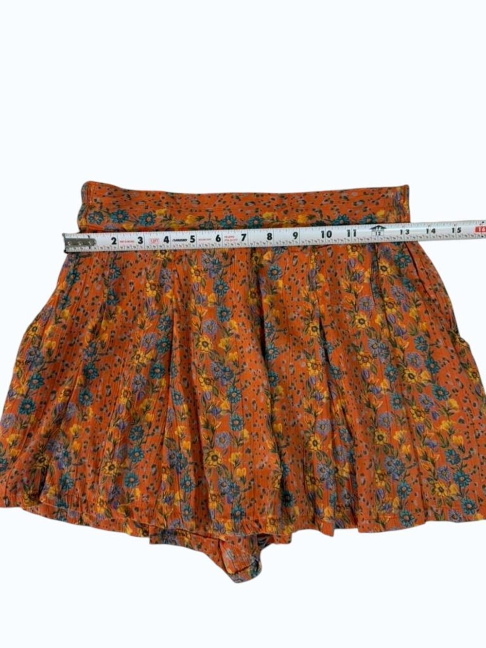 Angie Rust Floral Boho Shorts Size M 100% Rayon Pockets - Picture 2 of 8